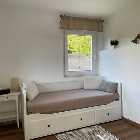 Gemuetliche Gaestewohnung, Zentral, Mit Blick In Apartament *