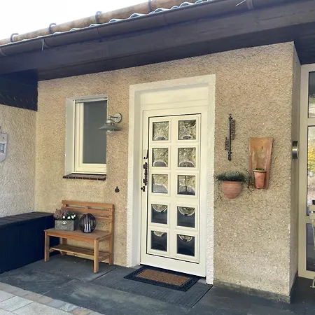 Gemuetliche Gaestewohnung, Zentral, Mit Blick In 아파트 에네페탈